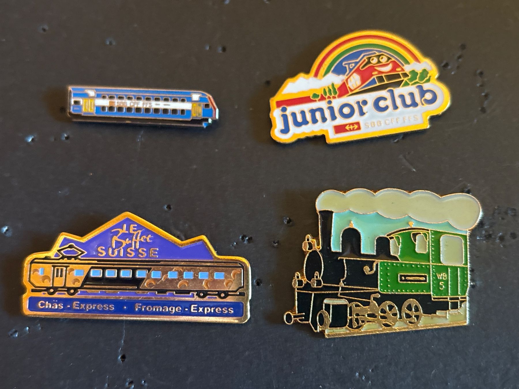 Plaquettes & Badges: Pins Züge Diverse – Défectueux à Lützelflüh-Goldbach par NicoleL.