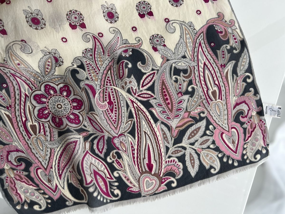 Foulards, Tücher & Schals: Oscar de la Renta Scarf 100% Silk Paisley Pattern – Gebraucht aus Saland von ele_vc96 1