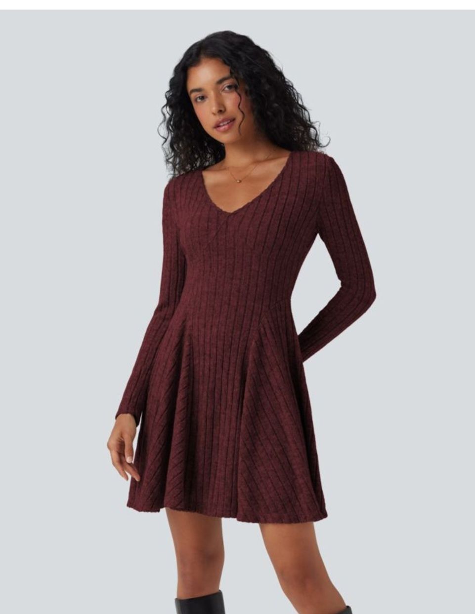 Halara Vestiti: Halara Minikleid mit V-Ausschnitt mit langen Ärmeln. – Nuovo e nell'imballaggio originale da Schönenwerd venduto da CELINA2400 1