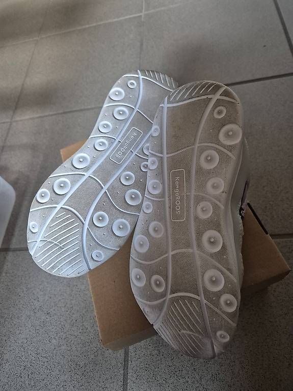 Scarpe per ragazzi: Scarpa leggera da bambina aperta lateralmente – Usato da Vacallo venduto da for_Alessandra78 3