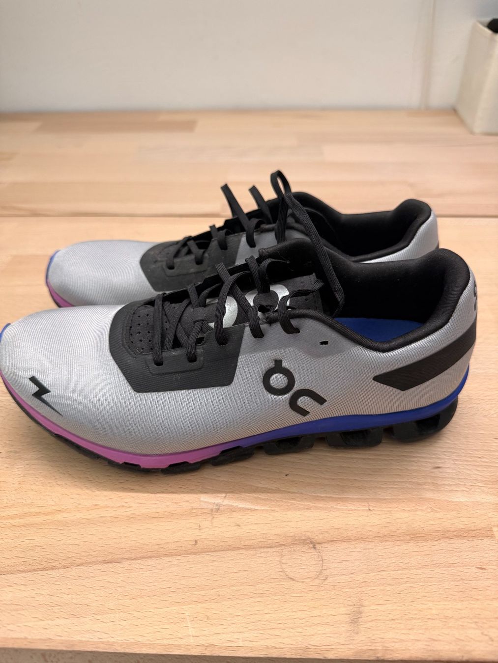 On Scarpe da donna: ON Schuhe – Nuovo (secondo la descrizione) da Wallbach venduto da rolando08
