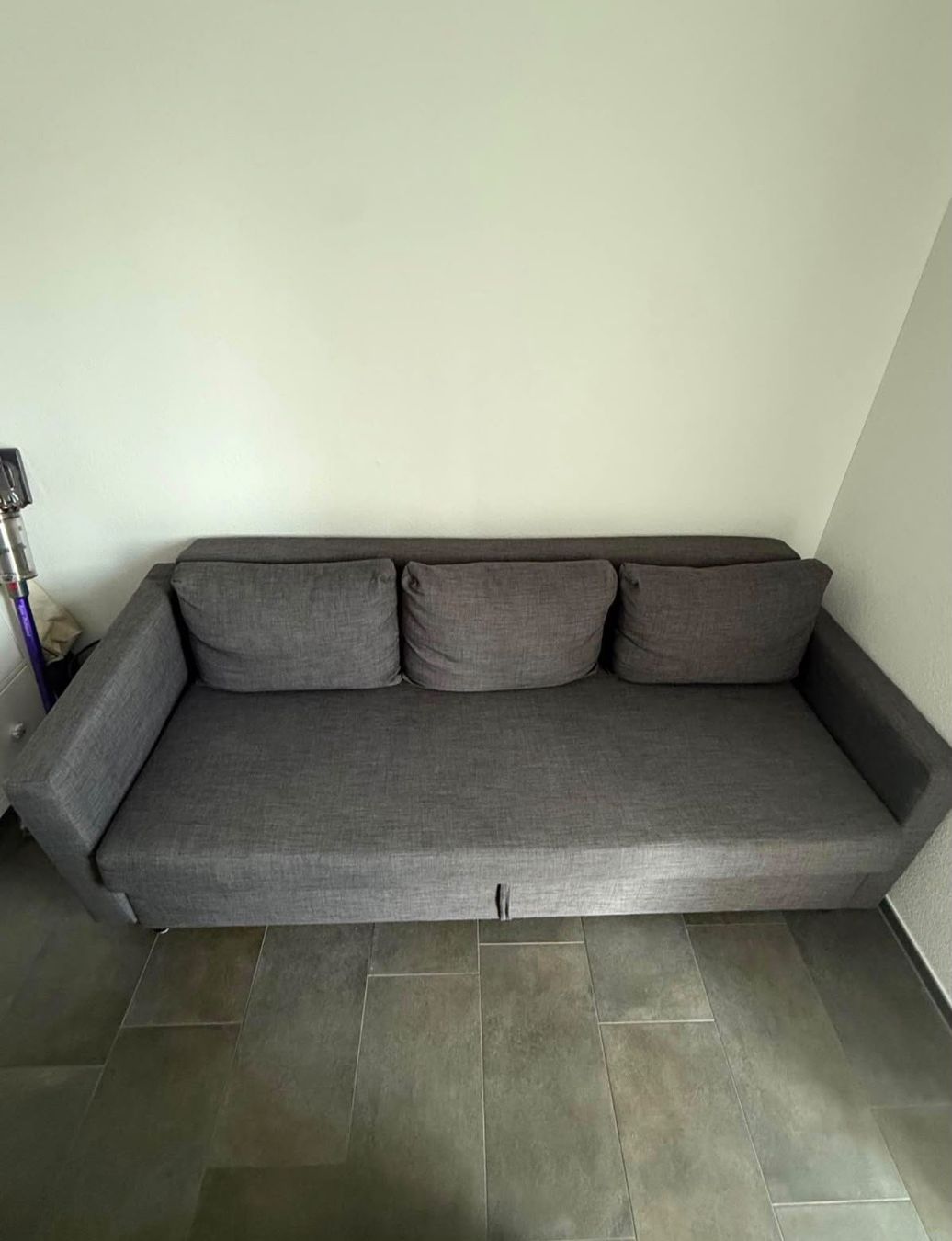 Ikea Divani: FRIHETEN Bettsofa Dunkelgrau – Usato da Unterengstringen venduto da Lauraclara