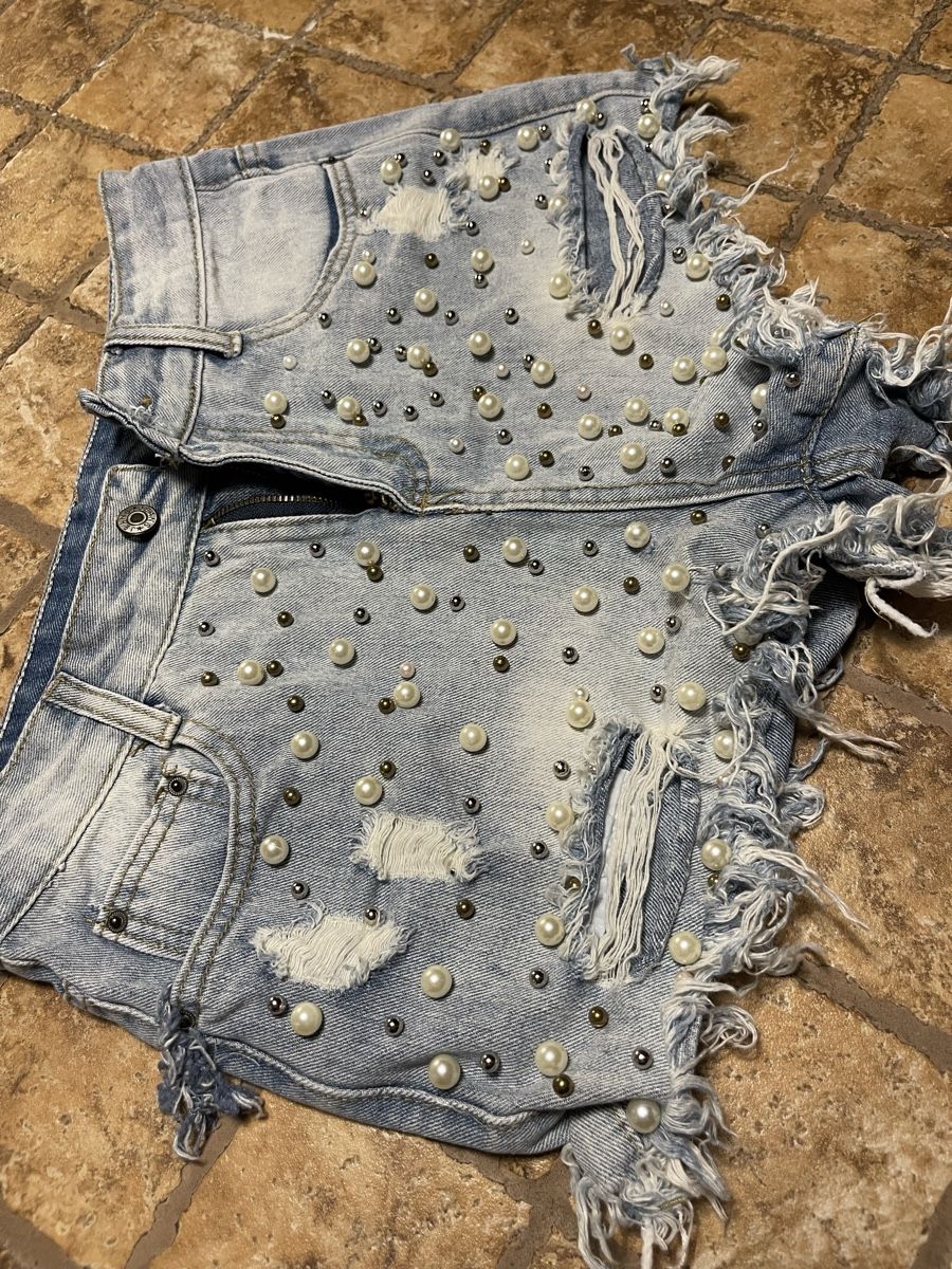 Jeans: Shorts jeans con perle e strappi-S/M – Nuovo (secondo la descrizione) da Gordevio venduto da LanaZimm 1
