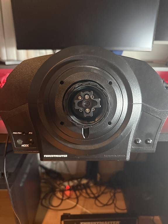 Controller: Thrustmaster T300 Base + T3PA-PRO Pedale – Usato da bachenbülach venduto da G4609