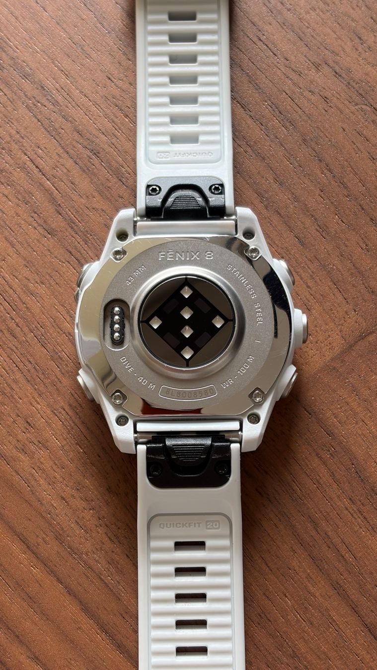 Garmin Smartwatch: Garmin Fenix 8 43mm Polar White – Usato da Granges-Paccot venduto da RiedelFr 3