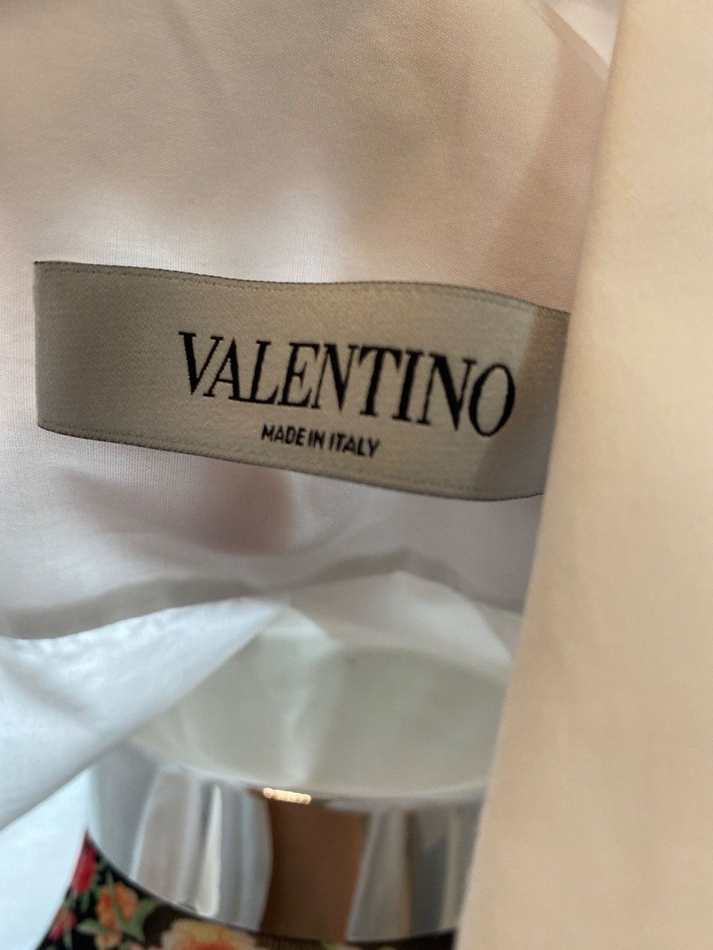 Valentino Camicette: Weiße Bluse Valentino Größe 44 – Usato da balsthal venduto da davidbalsthal23 4