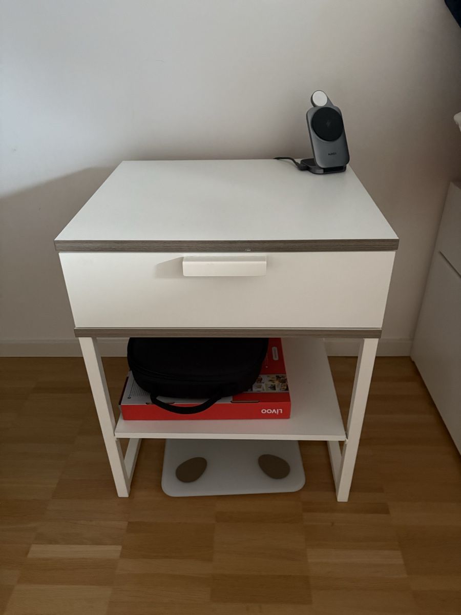 Tables de nuit: Ikea bedside drawer table – D'occasion à Binningen par G_Sam87