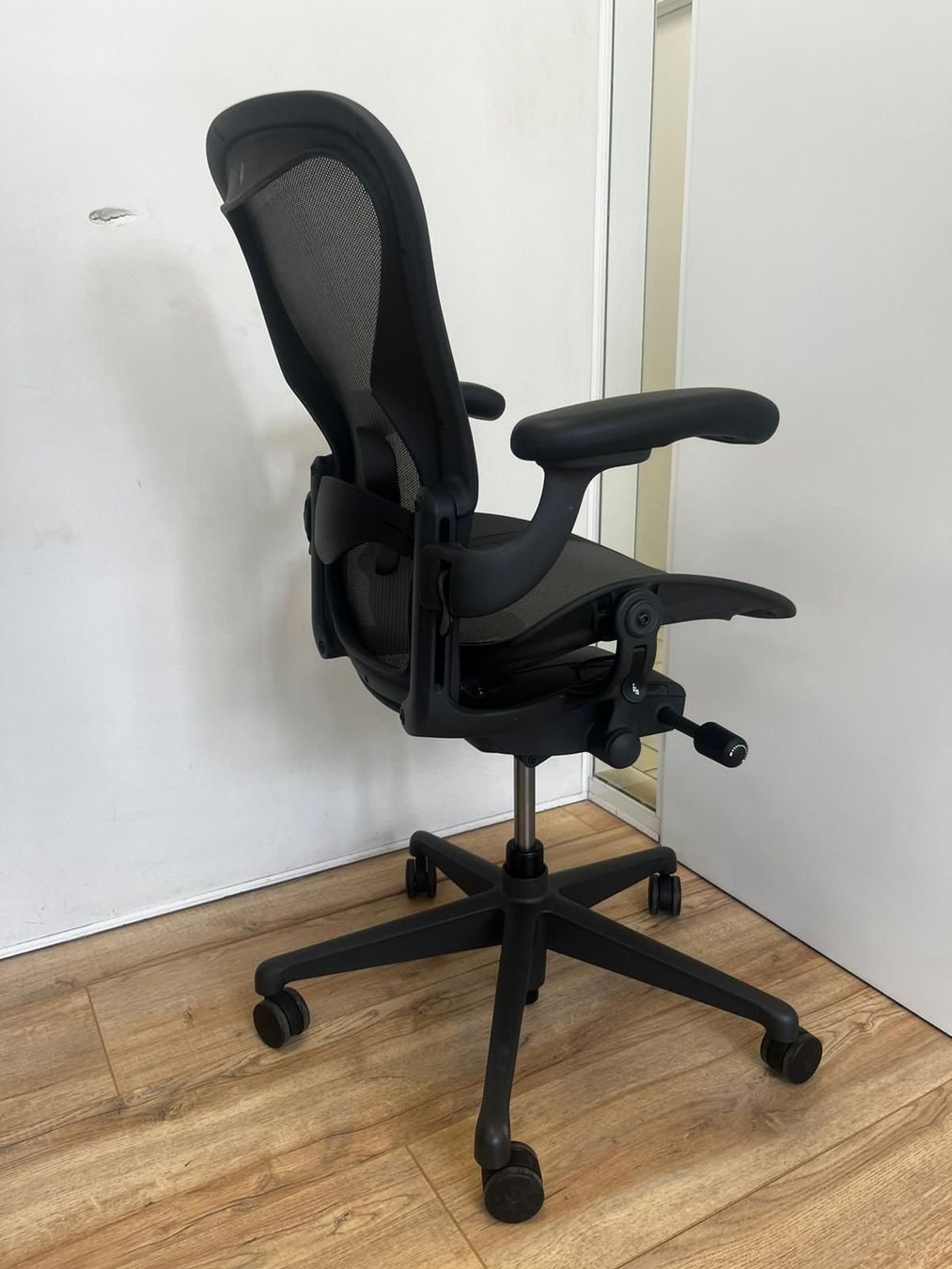 Herman Miller Sedie: Herman Miller Aeron Remastered Full Option – Usato da Purmerend venduto da Offeco 4