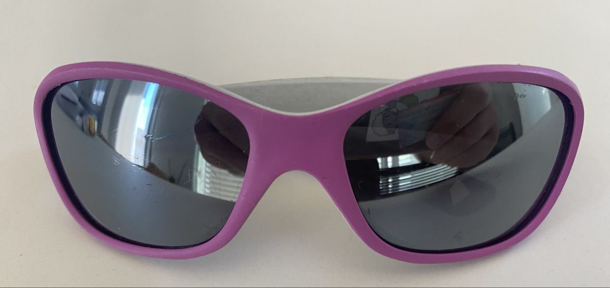 Brillen & Gläser: Lunettes de soleil violettes pour enfant – Gebraucht aus Prez-vers-Noréaz von Onicolet11 2
