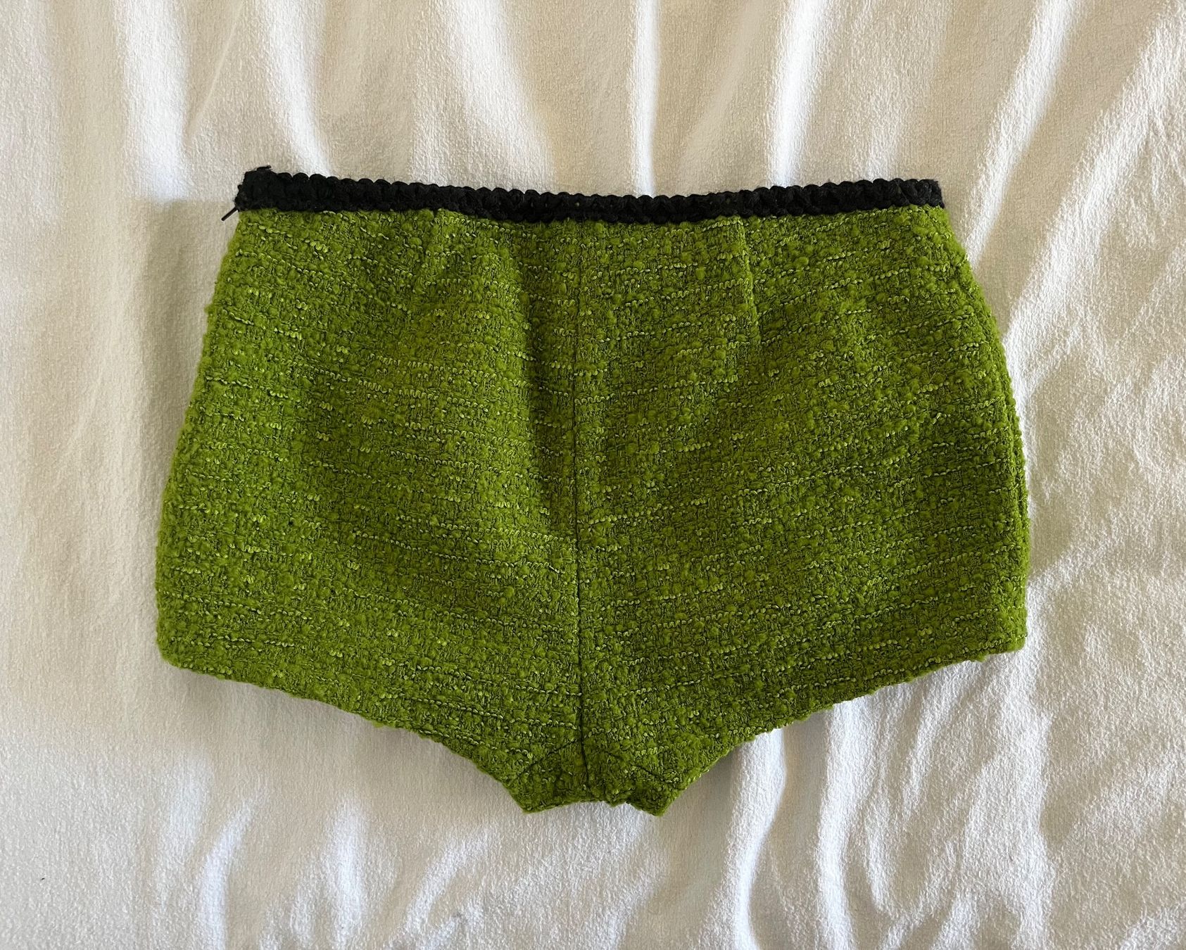 Saint Laurent Pantaloni: Saint Laurent, mini short vert, FR34 – Usato da Genève venduto da dachaw 4