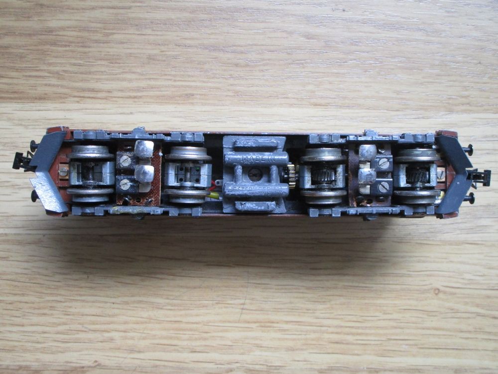 Trix 25680 voie H0 Locomotive électrique Ae 6/8 du BLS, époque III avec sonorisation