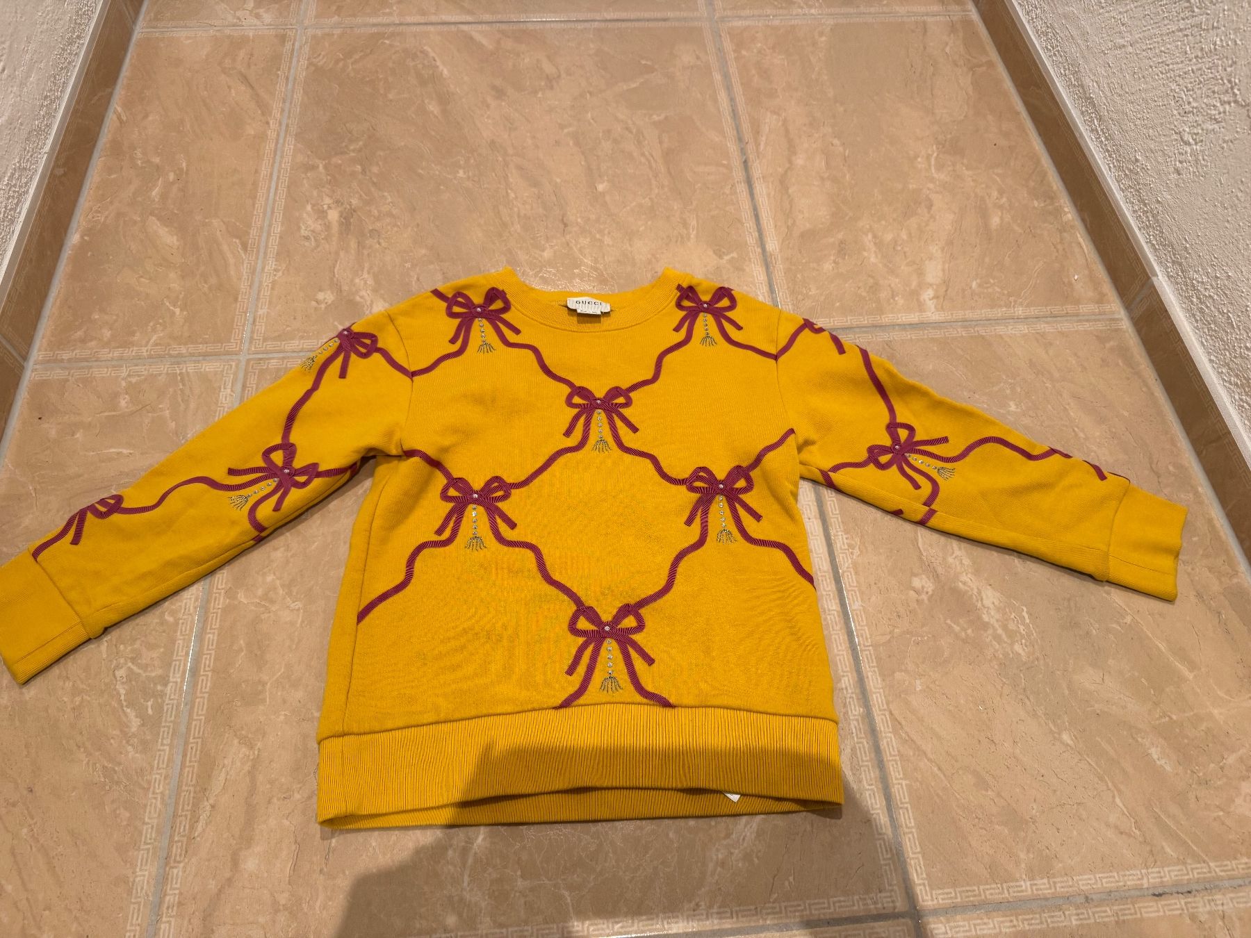 Gucci Maglioni & Felpe: Gucci wunderschöner Glitzerschleifen Pulli, 10-11J NP 320 Fr – Usato da Klingnau venduto da Markus14