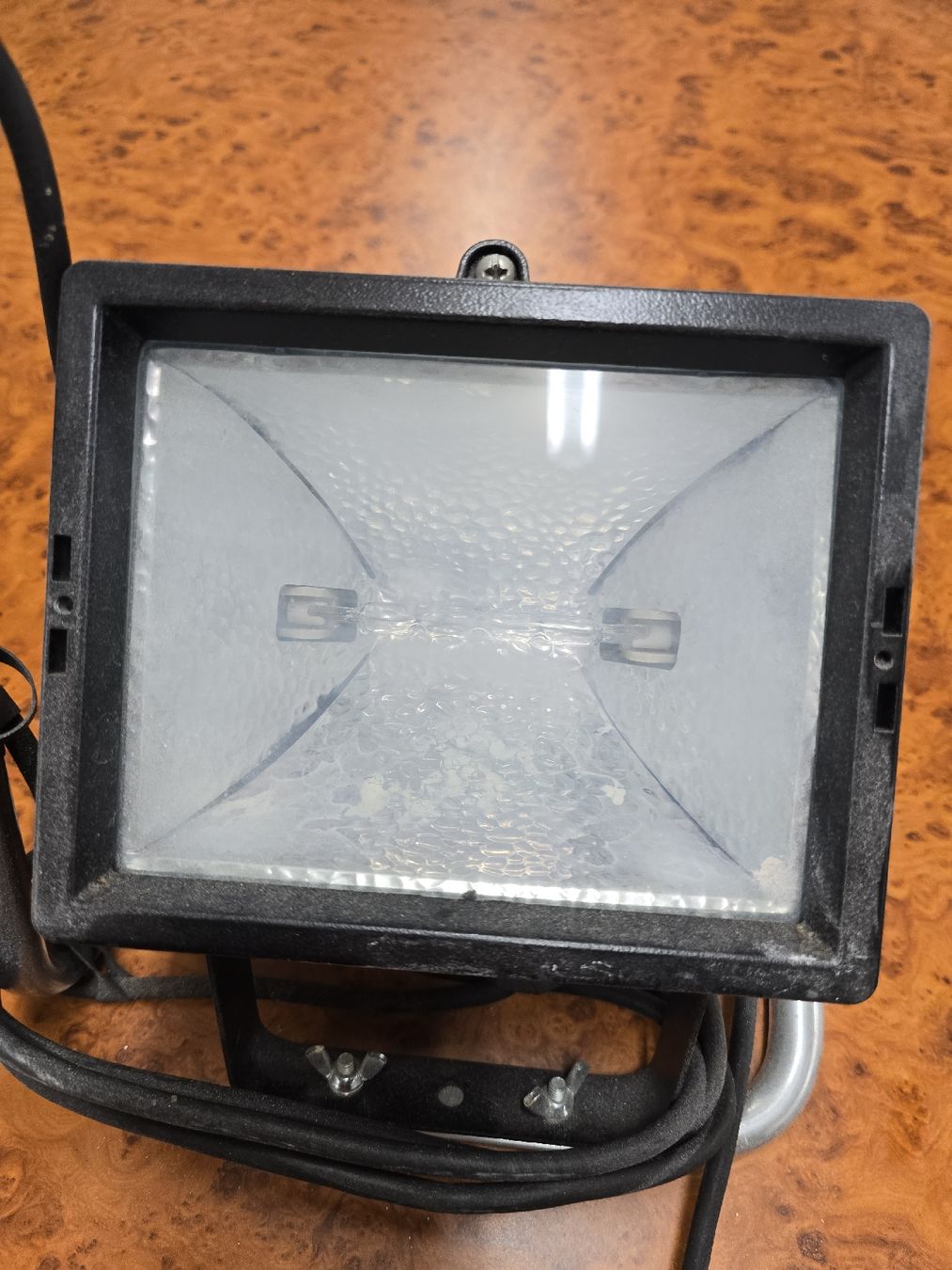 Fari: Baustellenlampe Halogenstrahler mit Tragegriff – Usato da Niederurnen venduto da Ghost.recon 1
