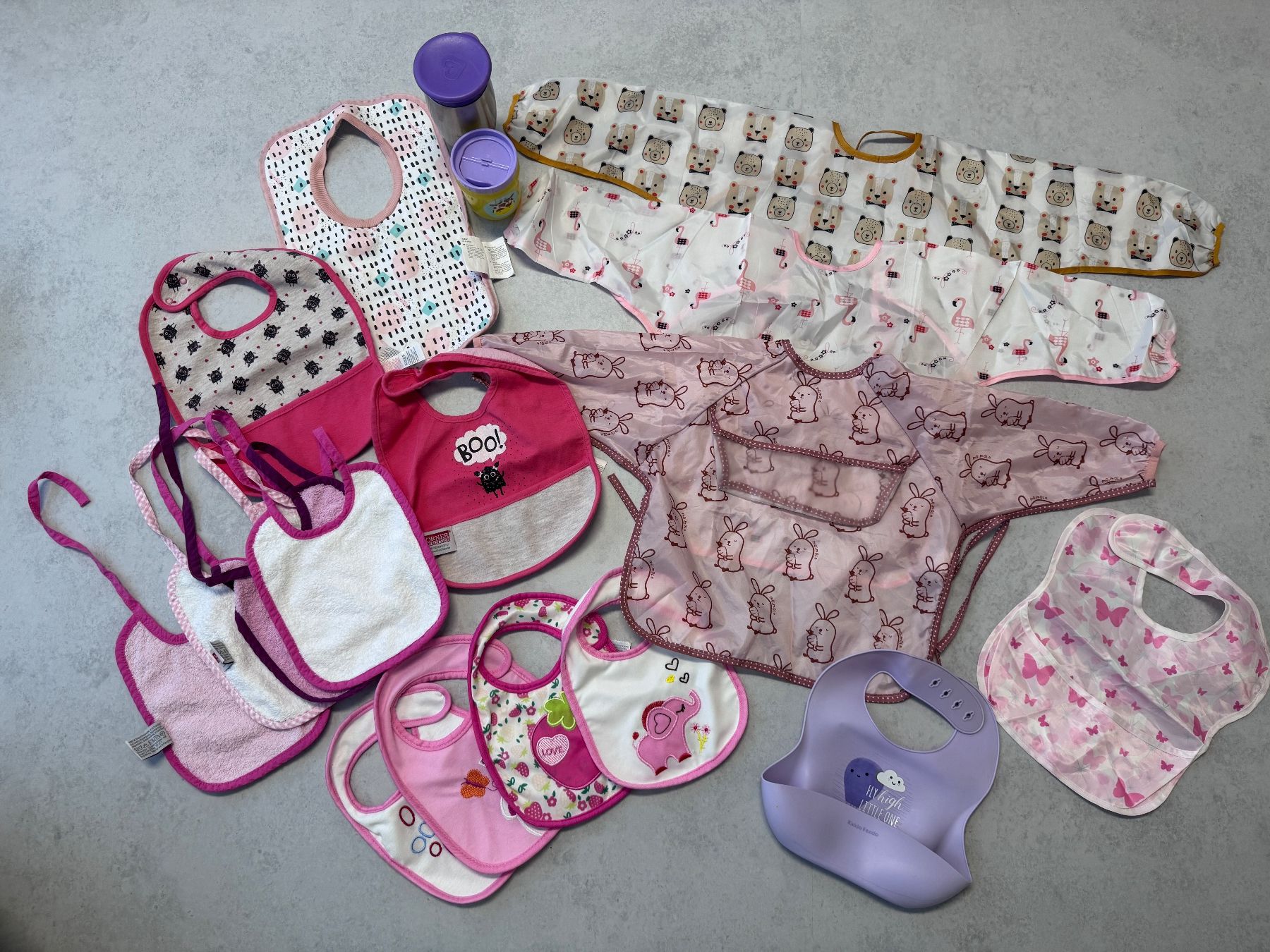Baby-Mahlzeiten: Set Lätzchen und Trinklernbecher – Gebraucht aus Bonaduz von lut_6rts