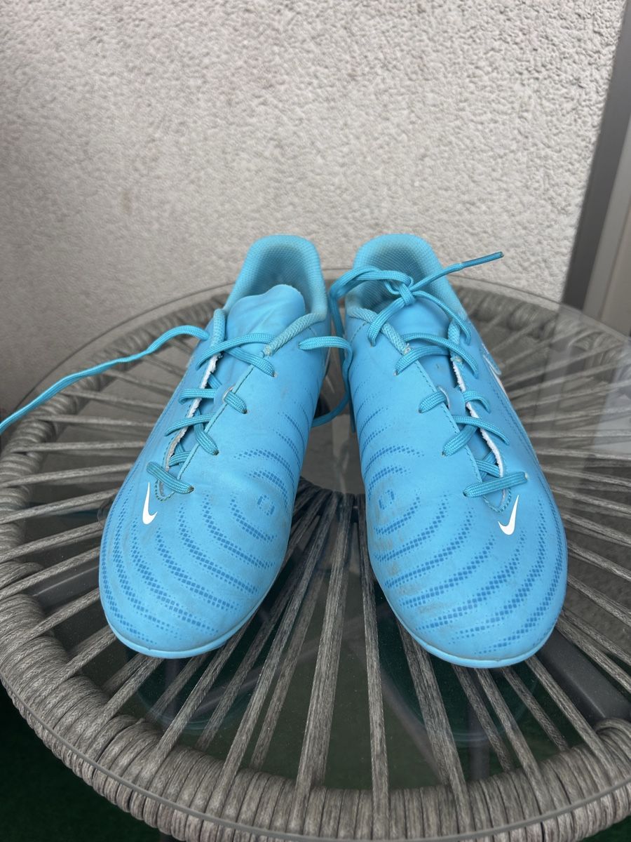 Nike Schuhe für Jungen: Chaussures de football Nike – Gebraucht aus Sierre von art_wqf9