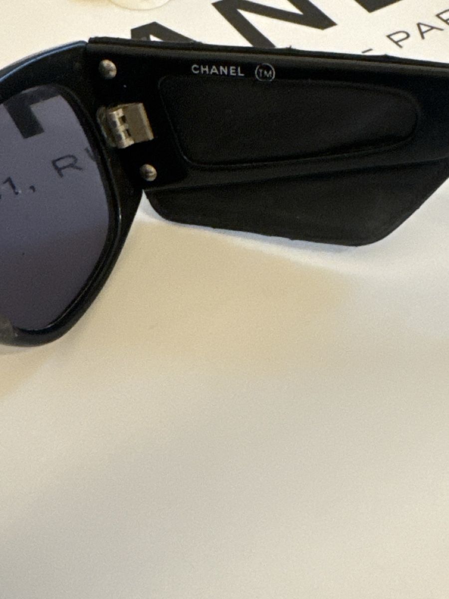 Chanel Brillen & Gläser: Chanel Pre-Owned Sonnenbrille – Gebraucht aus Luzern von TENDIMO 2