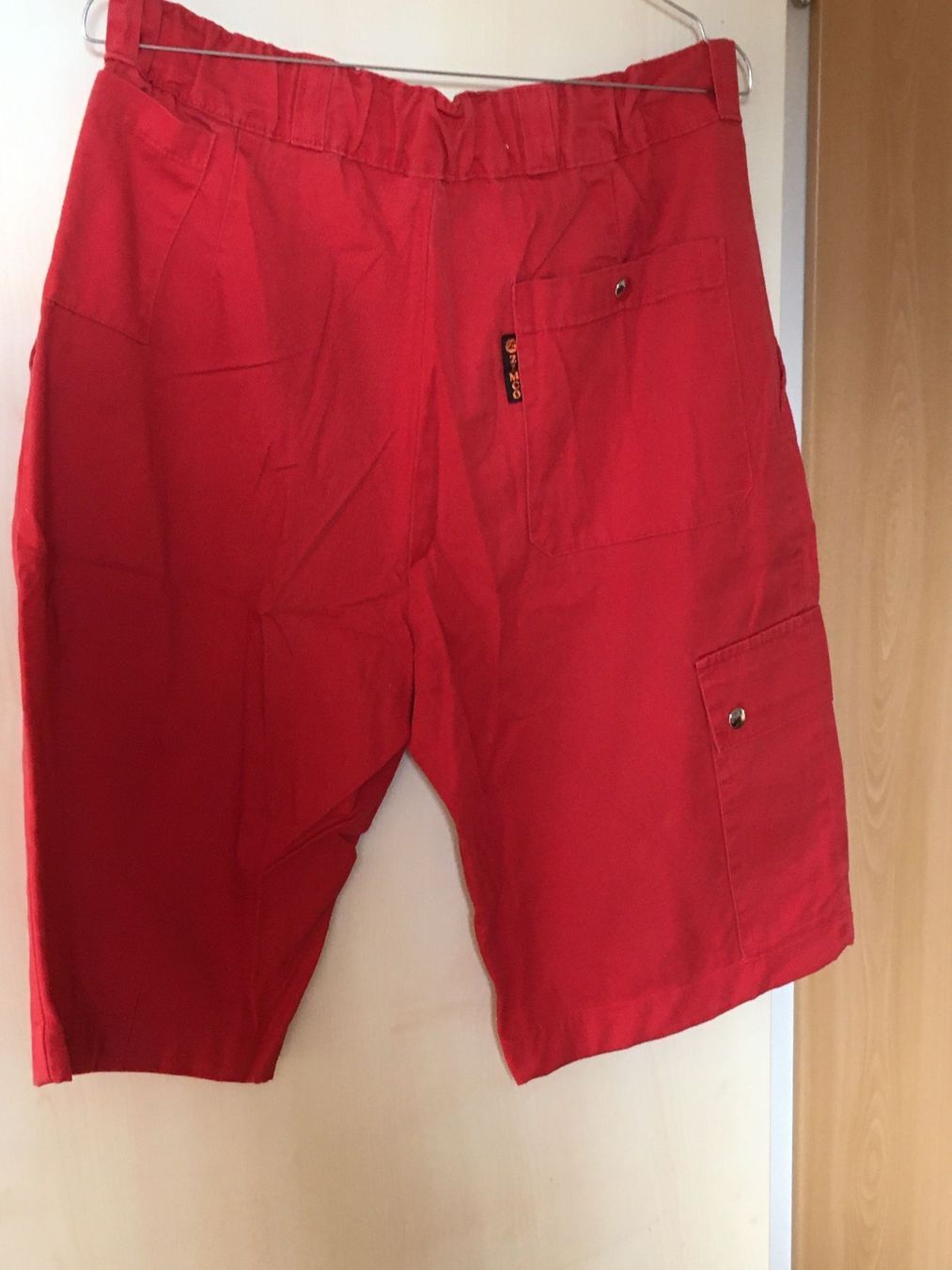 Pantaloni: Arbeitskleidung Short rot – Usato da Bettwiesen venduto da Zustand57 2