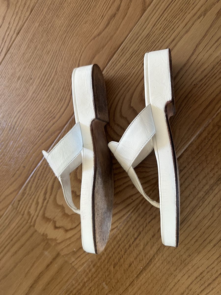 Chanel Chaussures femmes: Vintage Chanel White Leather Thong Sandals – D'occasion à Männedorf par primavera22 2