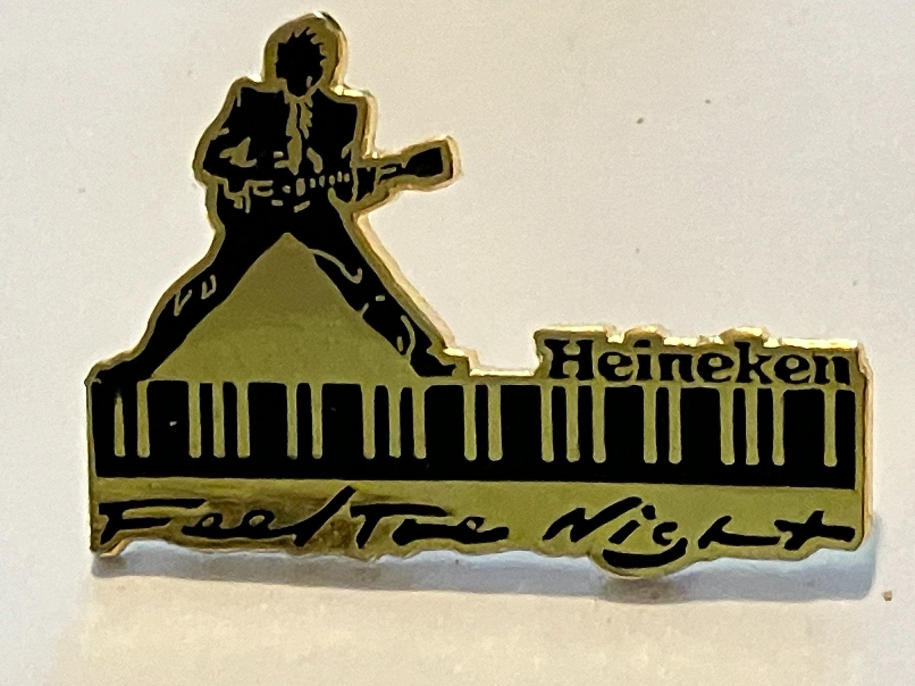 Placchette & Badge: 1 Pin Heineken - feel the night – Usato da Basel venduto da djwwpp