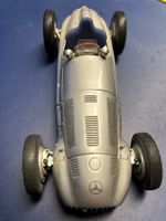 Mercedes W 165 1939  1:18 CMC