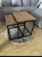 Kleiner Salontisch mit Teppich