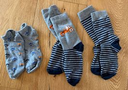 3 Paar Socken, Grösse 28-30,, Traktor/Regenschirm 