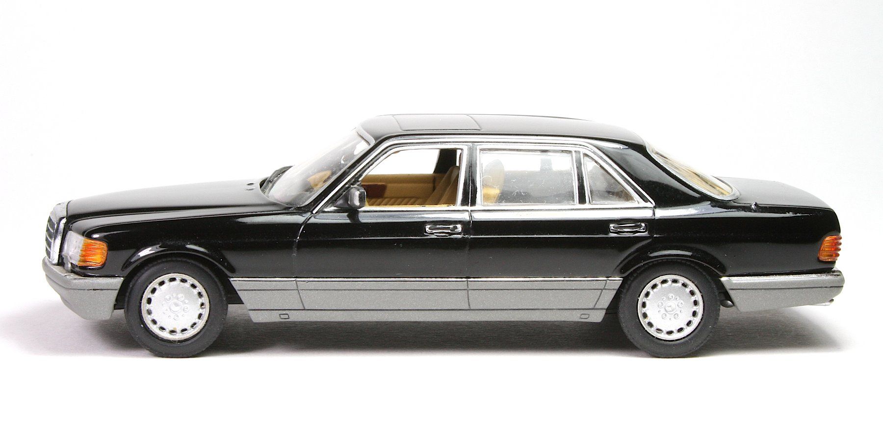 Minichamps Modellini d'auto: Mercedes Benz 560 SEL – Usato da Elsau venduto da Peekay8 8