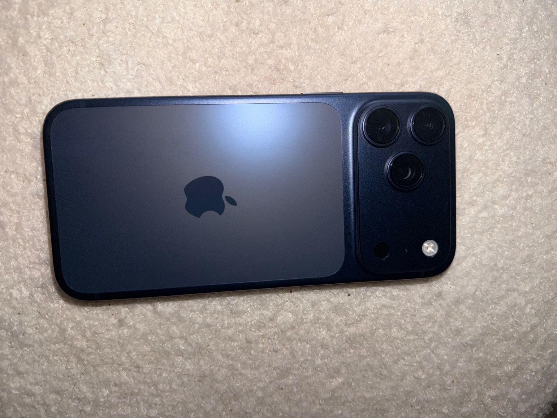 Apple Portables: iPhone 17 pro Max neuf 256 G – Neuf avec emballage d'origine à Lausanne par bou_vp6k 2