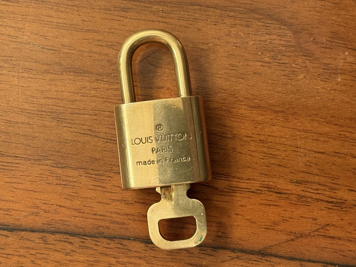 Louis Vuitton Schlüsselanhänger & - bänder: Cadenas Louis Vuitton  – Gebraucht aus Sierre von OCNL 1