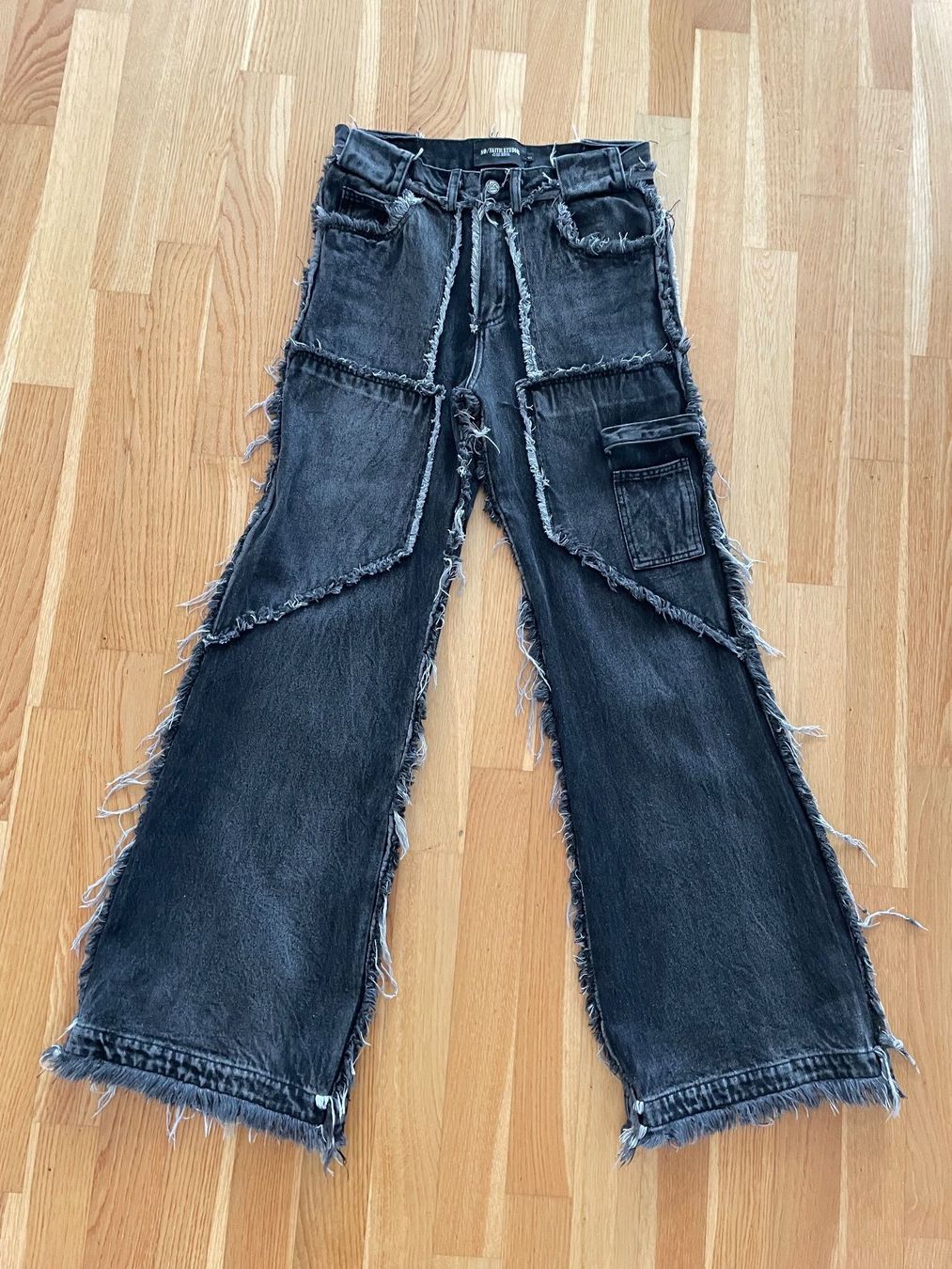 Jeans: Jeans No Faith Studios – Usato da Sissach venduto da Jusiflo