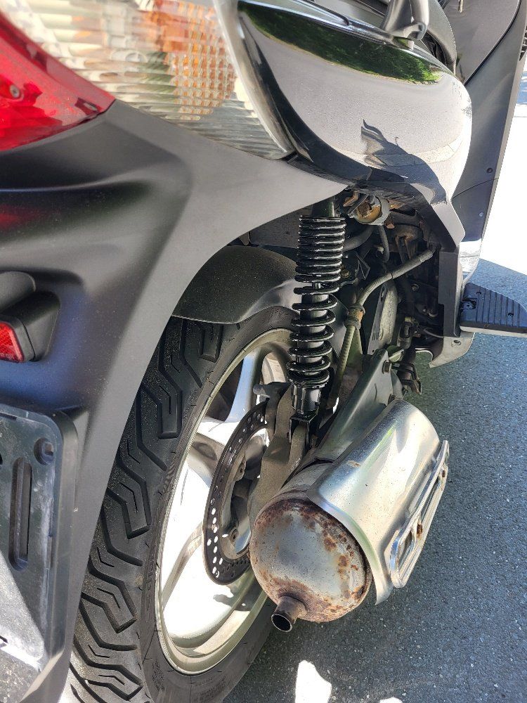 Honda Scooter: Honda SH  Schwarz mit Ausweis – Usato da Hochdorf venduto da Sniffo 5