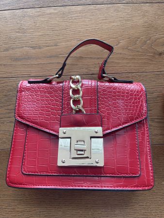 Elegante Damen Handtasche in Rot mit Gold Details👜