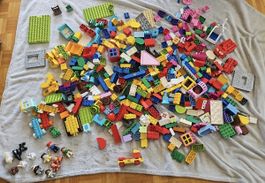 Lego Duplo plus de 5 kg et 13 figurines