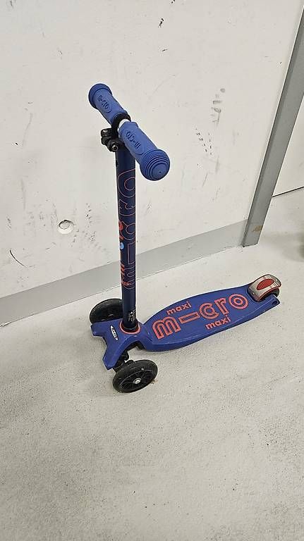 Kickboard: Micro Maxi Deluxe Scooter – Usato da Bern venduto da JoVee