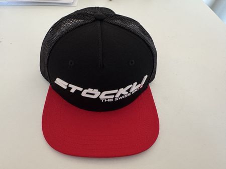 15 Stöckli Caps schwarz rot mit Netz neuwertiger Zustand