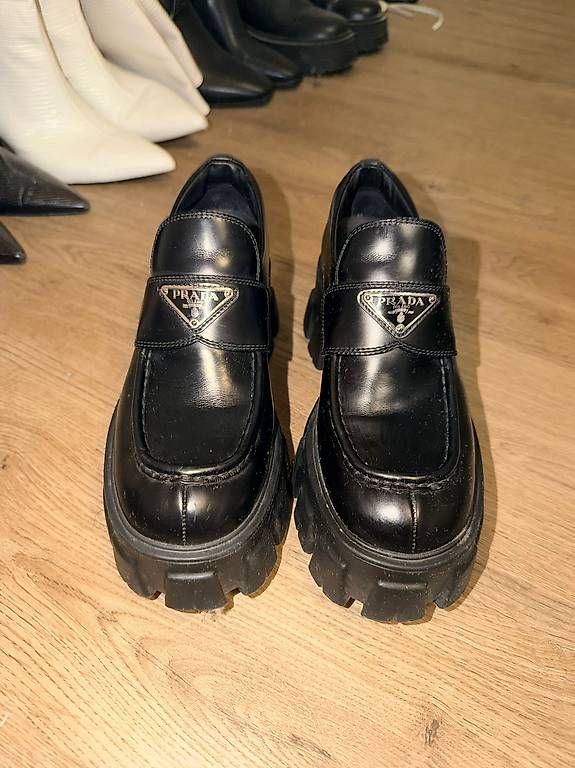 Chaussures femmes: Prada Monolith Loafer – D'occasion à Bassersdorf par rub_hb6j