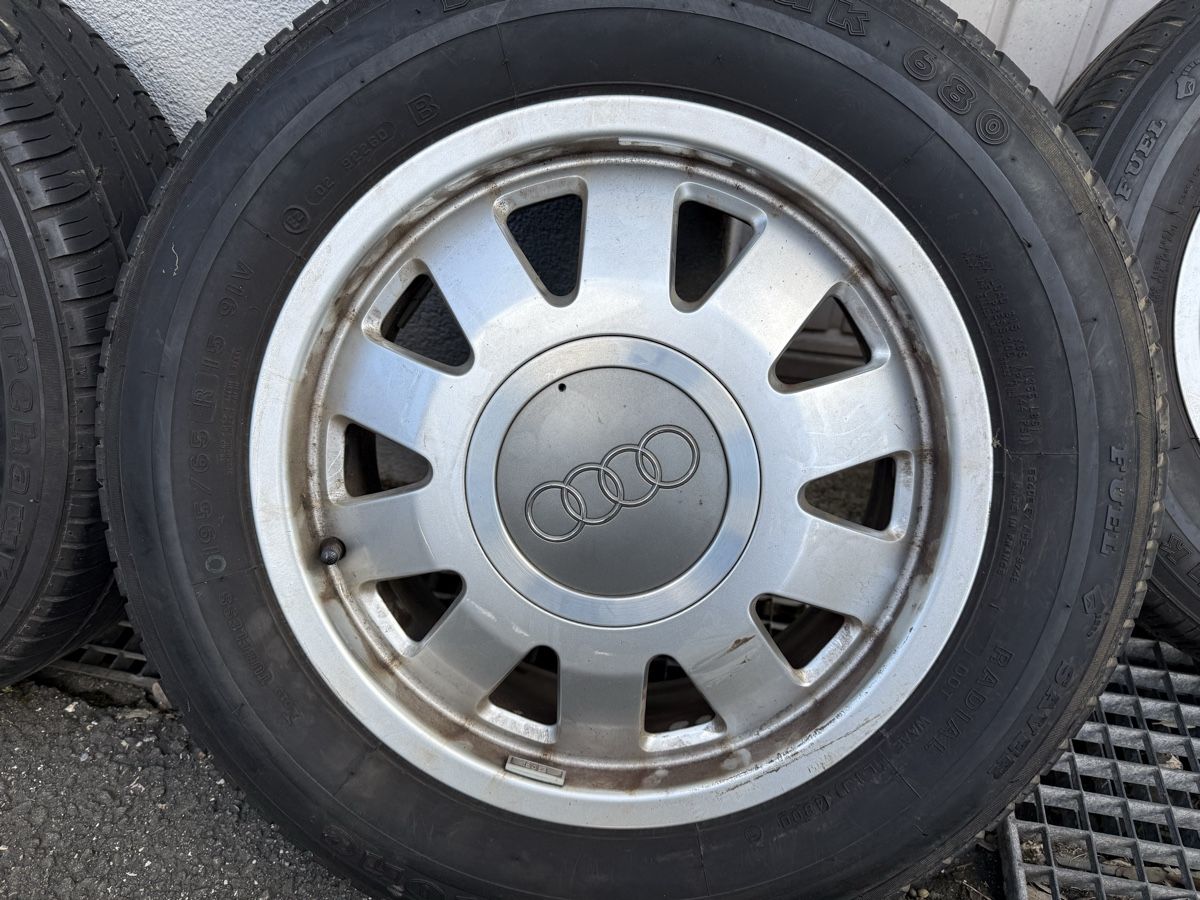 Pneus & Kompletträder: Jantes Audi avec pneus 195/65 R15 très vieux. – Gebraucht aus Cheseaux-Lausanne von davidleal1989 2