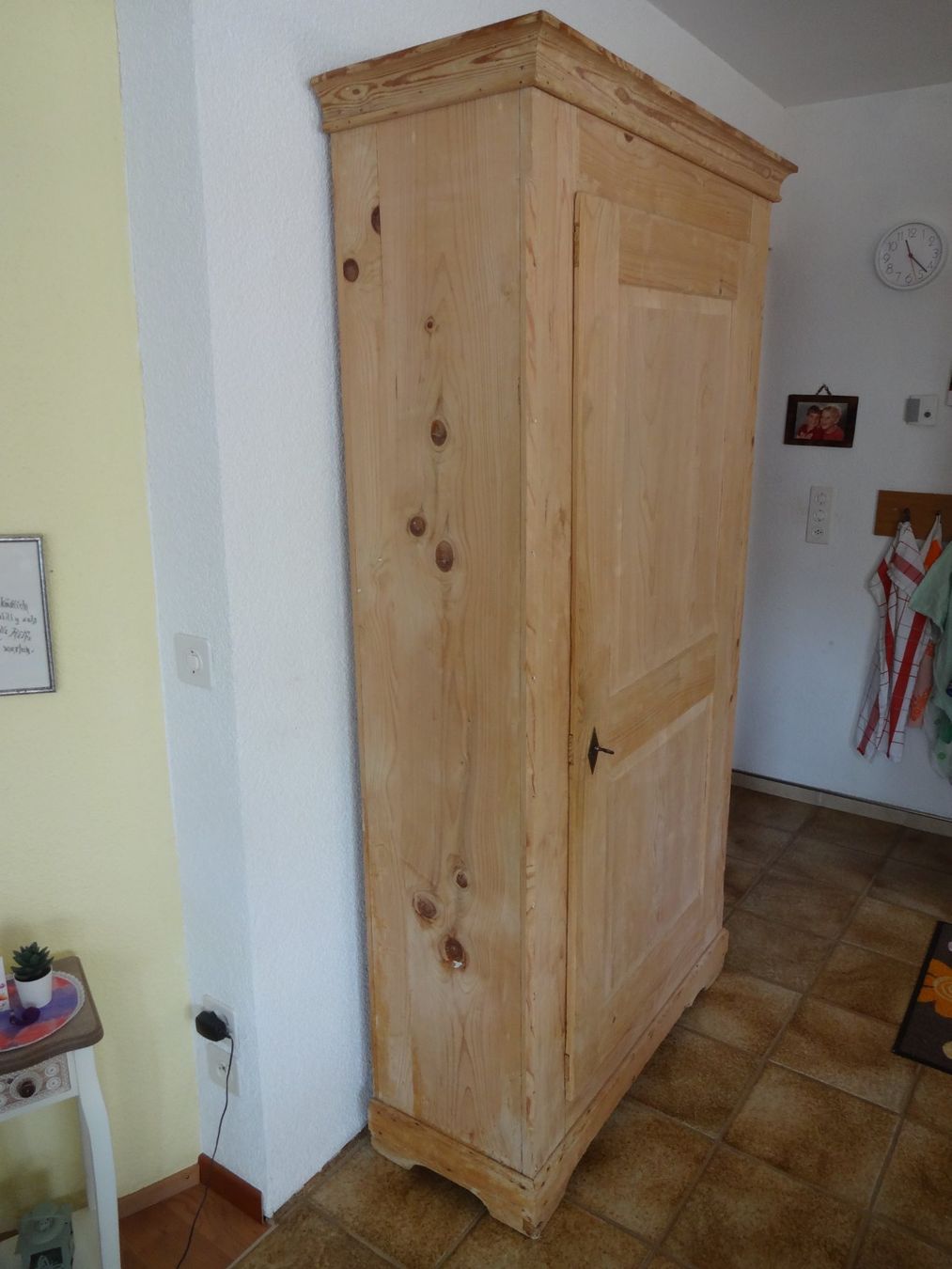 Schränke: Antiker Schrank, Massivholz – Gebraucht aus Elsau von Weiher70 1