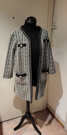 Schicker Tweed Mantel Gr. 36 schwarz/weiss Perlenknöpfe
