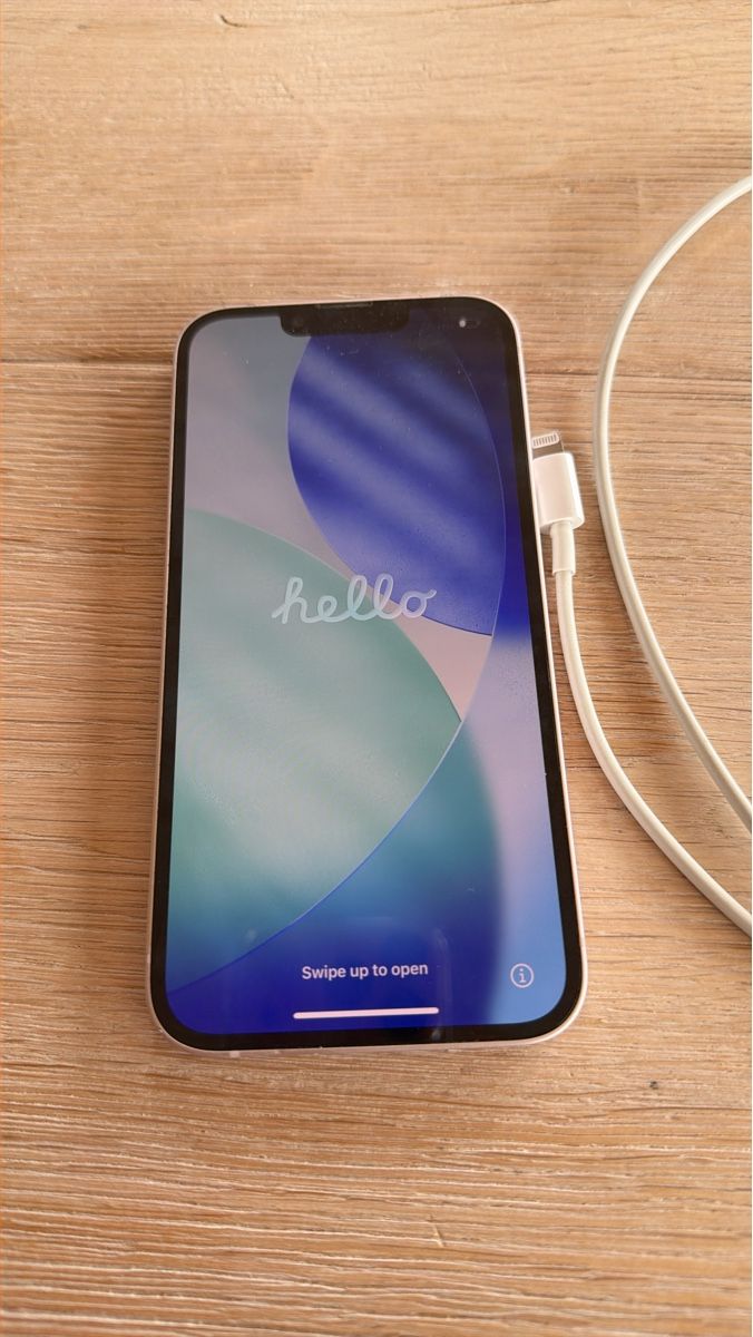 Apple Portables: Apple iPhone 13 , gebraucht, mit Gebrauchsspuren – D'occasion à Unterägeri par TobiasWild
