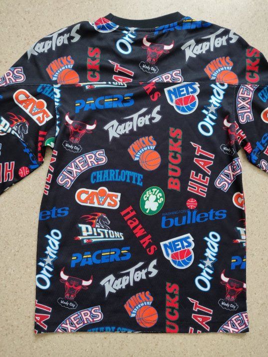 Mitchell & Ness Maglioni & Felpe: Mitchell & Ness NBA Print Langarmshirt Schwarz Grösse M/L – Usato da Hemberg venduto da kun_5pyb