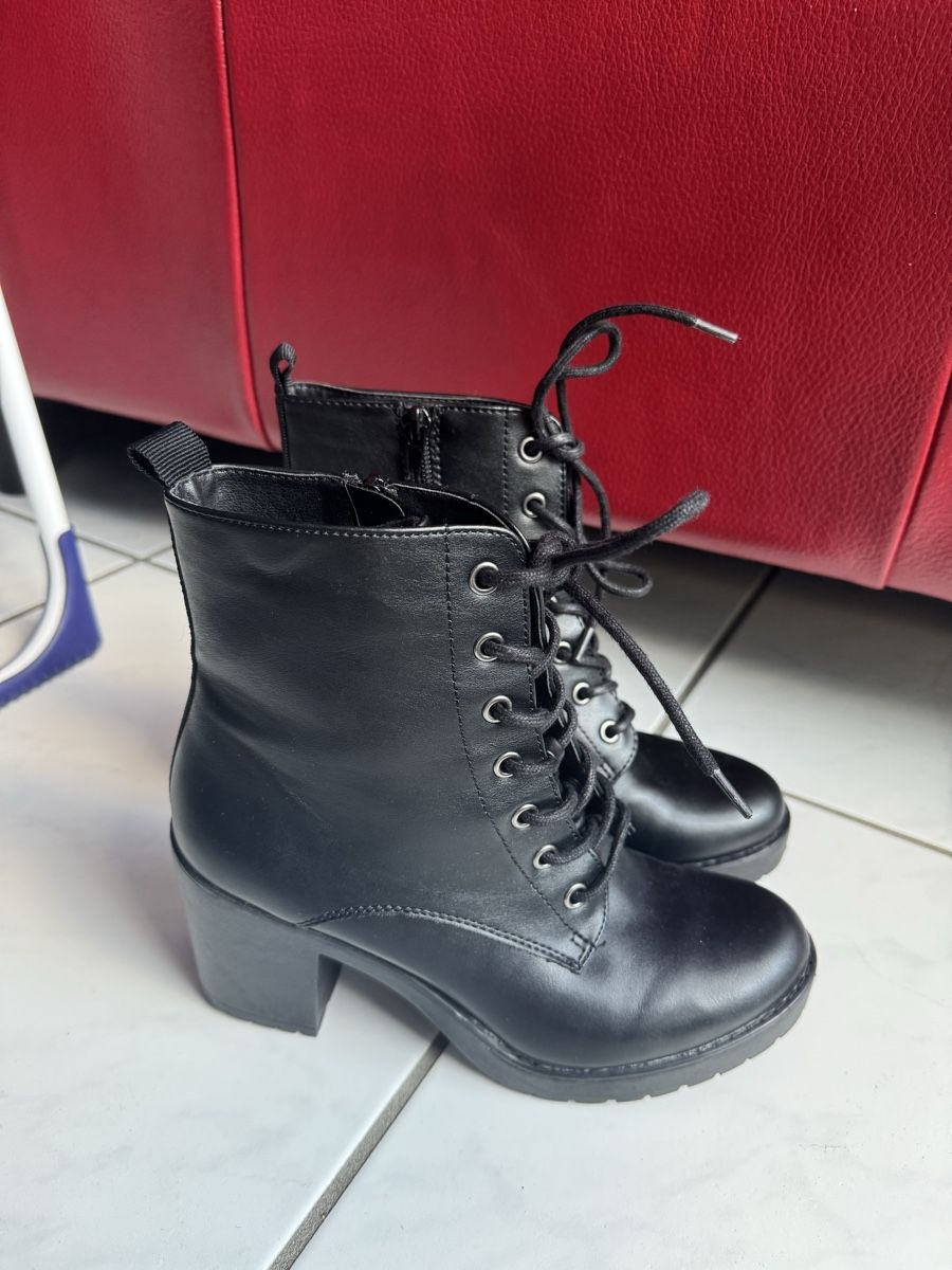 Damenschuhe: Schwarze Schnürstiefel Herbst Stiefel – Neu (gemäss Beschreibung) aus Bettlach von valishop 1