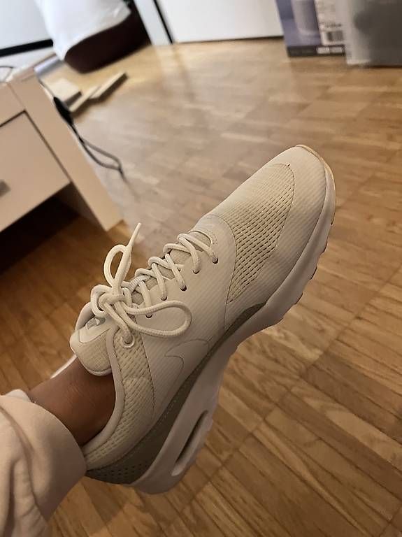 Chaussures femmes: Nike Schuhe Gr. 40.5 – D'occasion à Luzern par CooperX 2