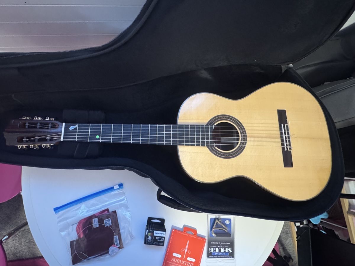 Instruments de musique: Klassische Gitarre – D'occasion à Muttenz par Elif8