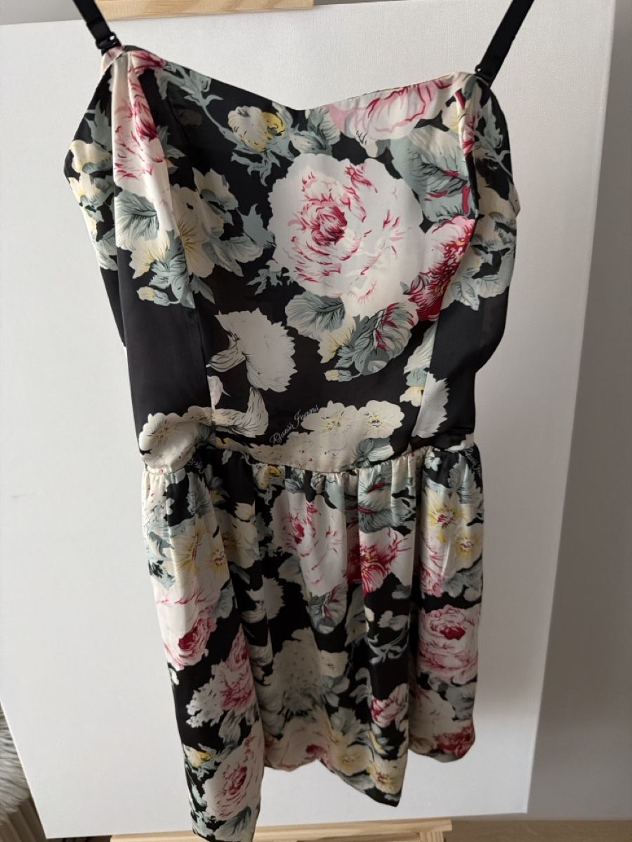 Guess Vestiti: Robe Guess en soie – Nuovo (secondo la descrizione) da Adliswil venduto da jas_5s8n