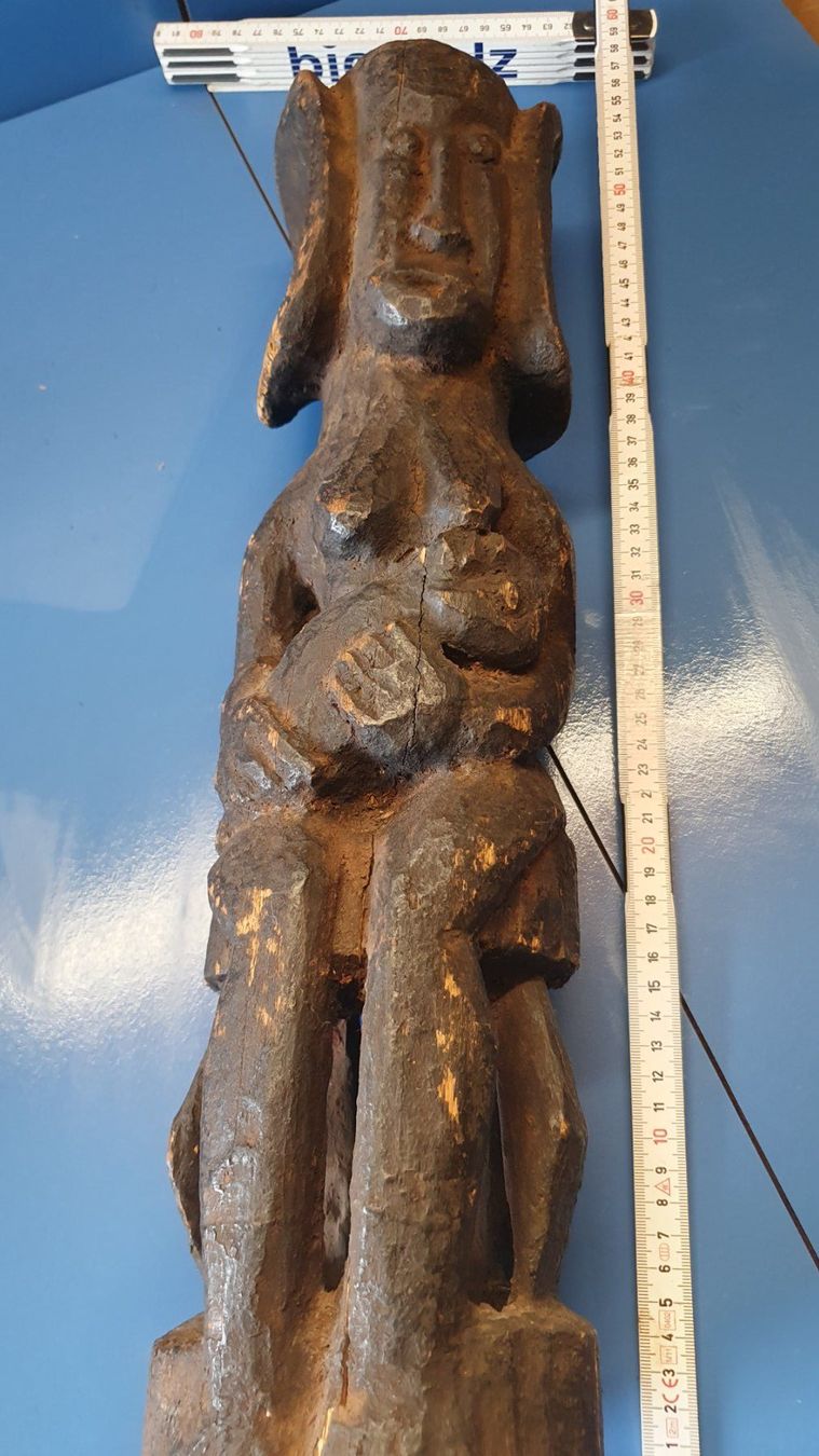 Skulpturen & Statuen: Holzfigur Mutter mit Kind ethnisch 57 cm alt gebraucht – Gebraucht aus Hünenberg von uch01 1