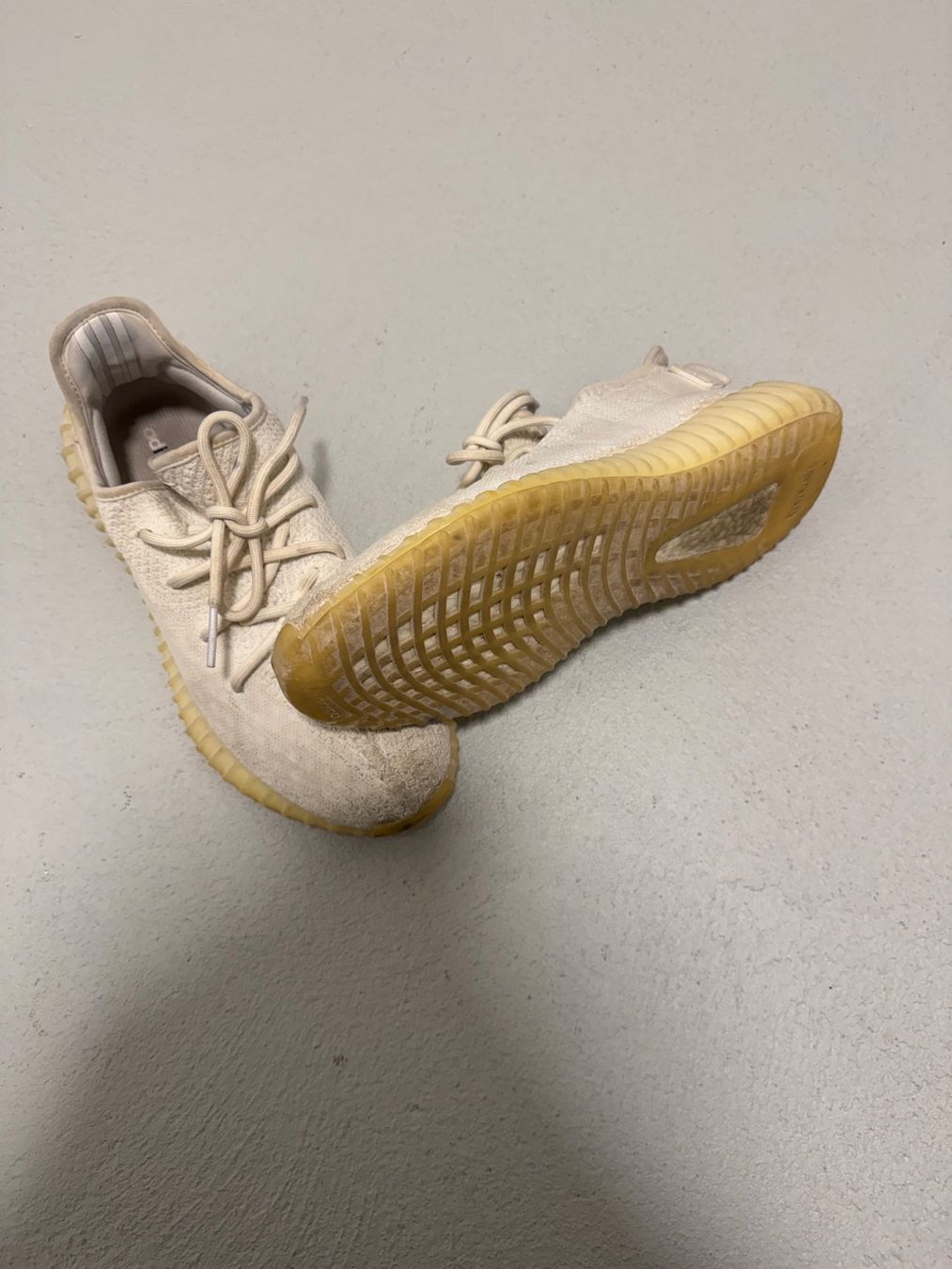 Scarpe da uomo: YEEZY BOOST 350 V2 'CREAM WHITE / TRIPLE WHITE' Size 42 – Usato da Horgen venduto da clarki 2