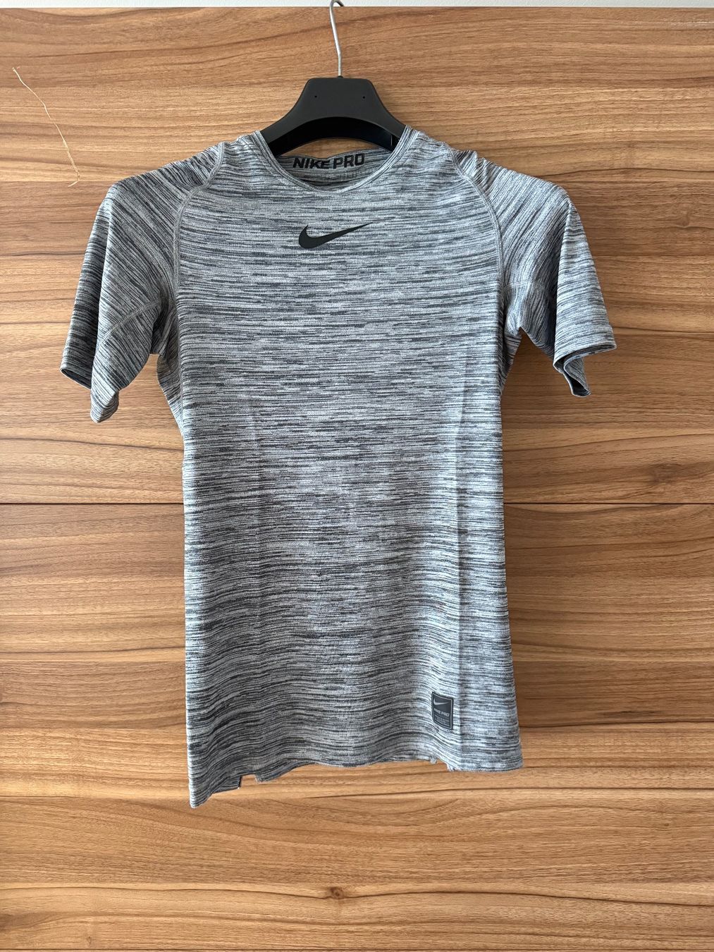 Nike T-shirt: Nike Pro T-Shirt Gr. S grau meliert Compression – Usato da Wabern venduto da fengshui63