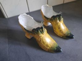 2 anciennes CHAUSSURES, en PORCELAINE