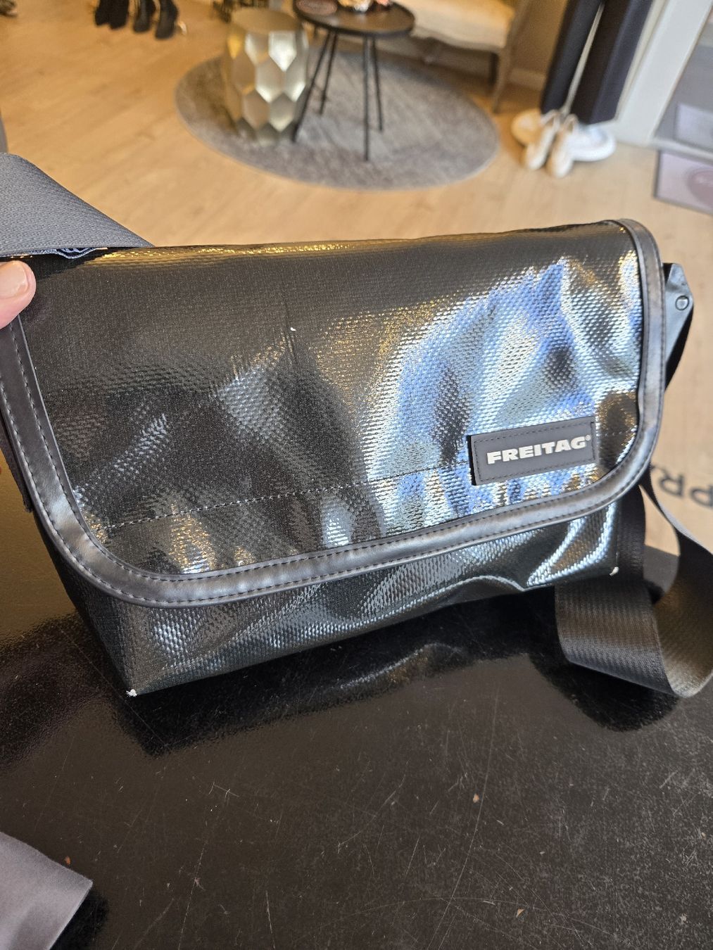 Freitag Sacs: Freitag Umhängetasche schwarz – D'occasion à Winterthur par nuschi72